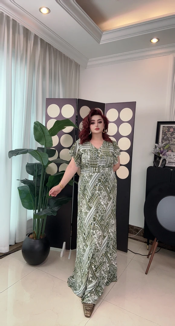 新款夏季印花V领长裙《度假风》