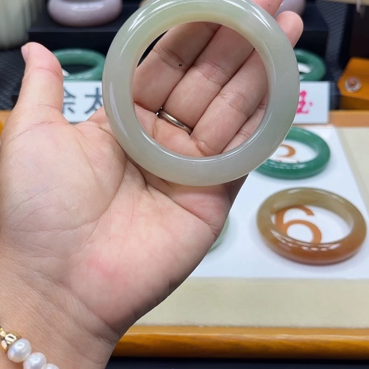 未镶嵌手镯石英质玉醒*