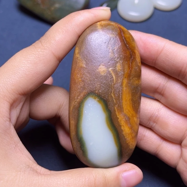 和田玉未镶嵌珠宝奇石