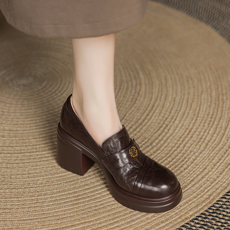 玥小姐手工女鞋7cm复古棕色粗跟乐福鞋山茶花单鞋高跟厚底小皮鞋
