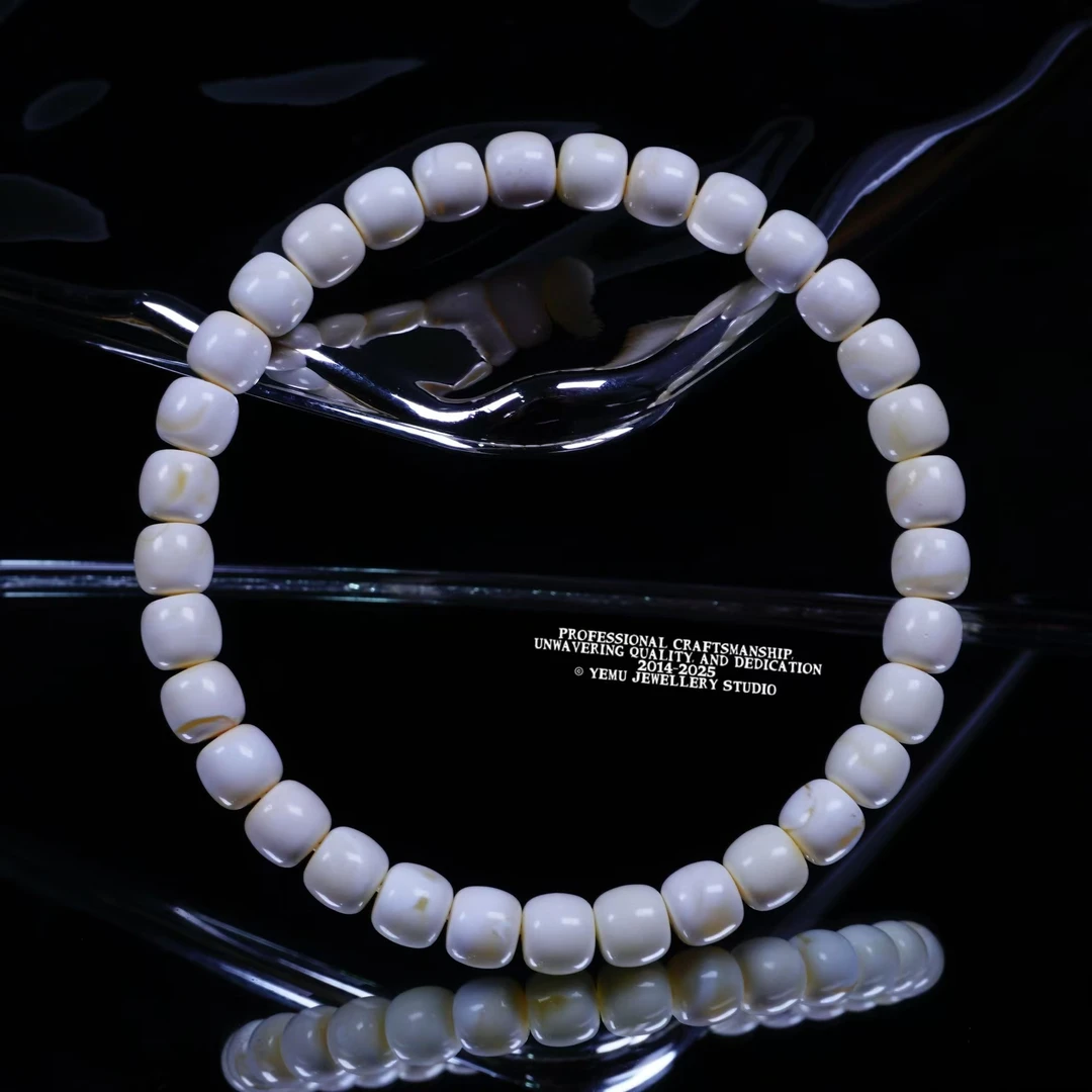 6.5毫米漆白手串编号800549 一物一拍 天然俄料琥珀蜜蜡