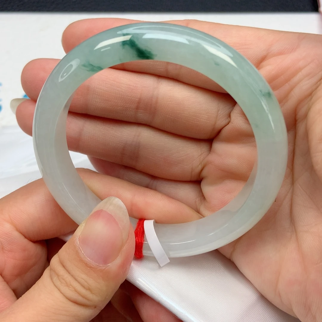 翡翠手镯未镶嵌55圈