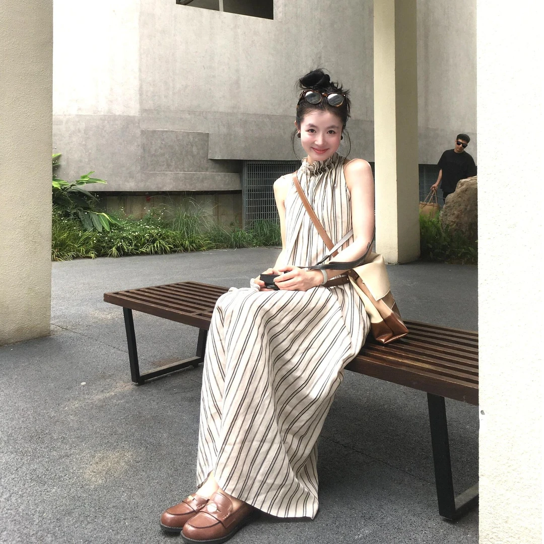 2025夏季新款复古性感时尚气质条纹连衣裙收腰显瘦韩版法式长裙子