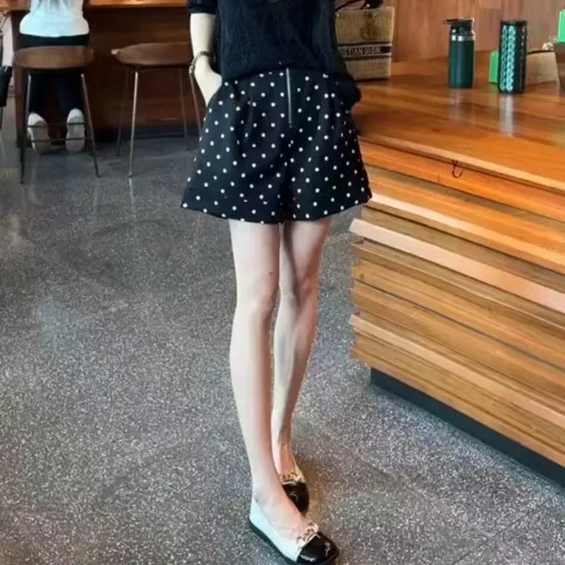 王大温柔家～大码女装百搭高腰显瘦波点拉链短裤
