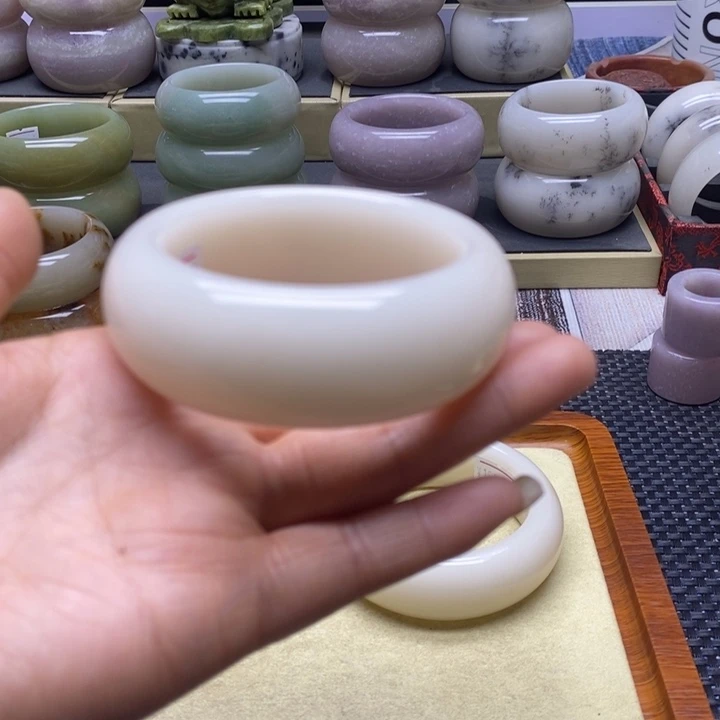 石英质玉未镶嵌手镯