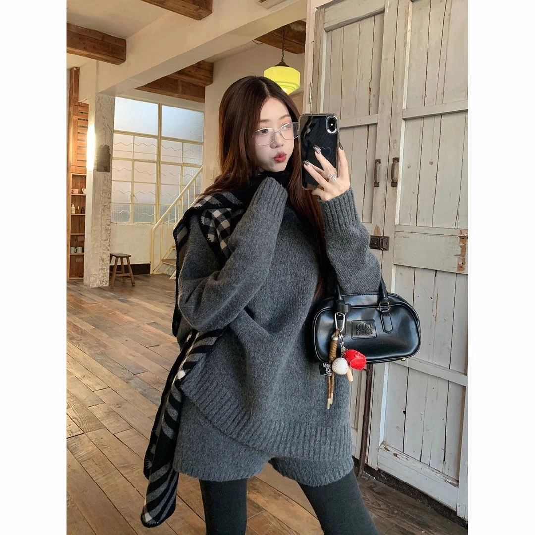 灰色慵懒风长袖针织衫套装秋冬新款圆领毛衣针织短裤两件套穿搭