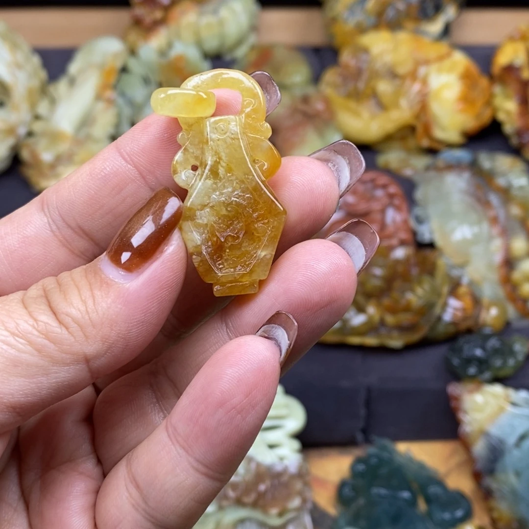 蛇纹石玉颈饰未镶嵌