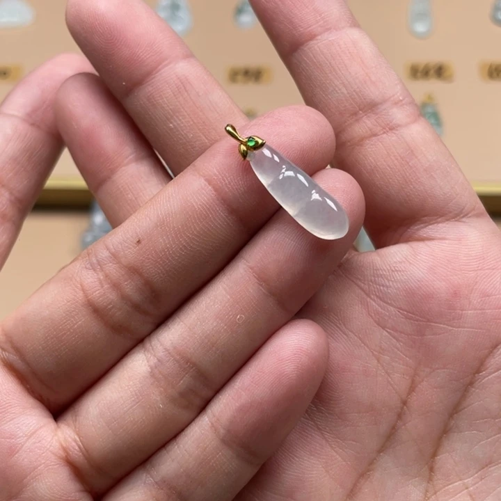 翡翠18K金镶嵌颈饰豆子