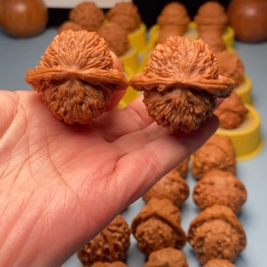 文玩核桃吊坠四座楼精对40