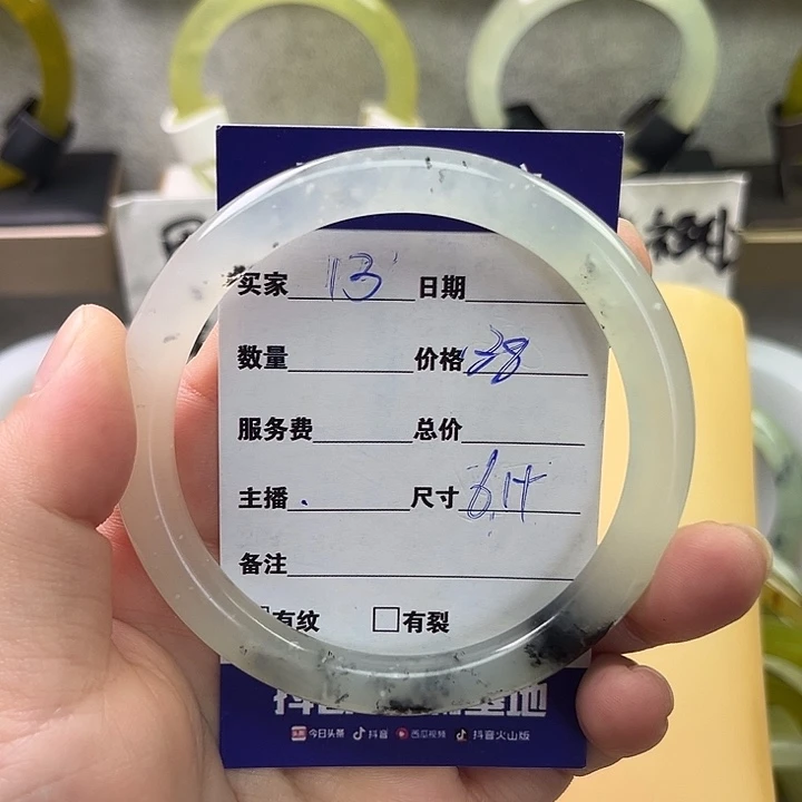 淡***…蛇纹石玉未镶嵌手镯