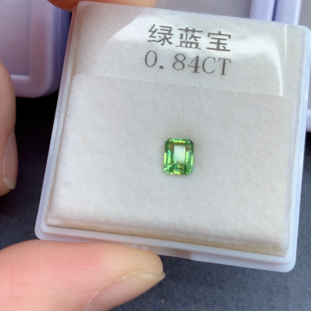 彩色蓝宝石0.84克拉裸石未镶嵌