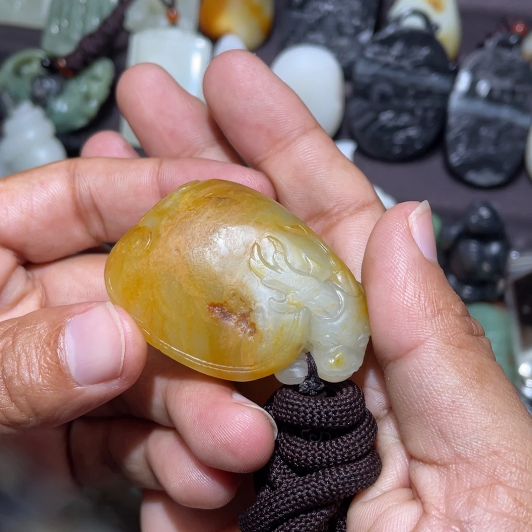 和田玉未镶嵌颈饰新疆和田玉黄沁皮龙龟把件