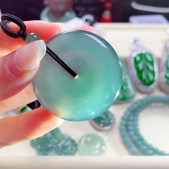 翡翠颈饰未镶嵌天然