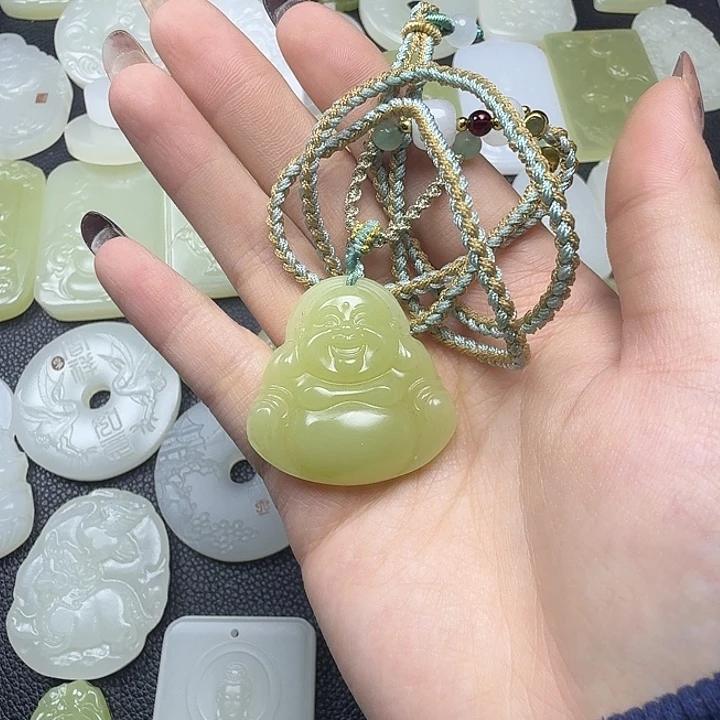 石英质玉未镶嵌颈饰