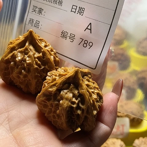 秋***逸桃核把件自产自销……