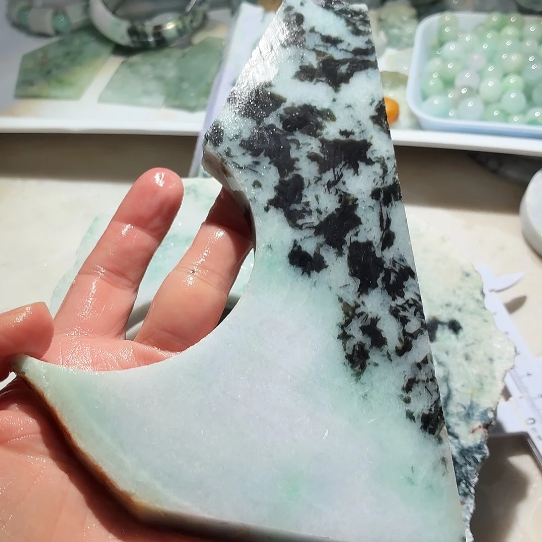 翡翠未镶嵌颈饰边角料