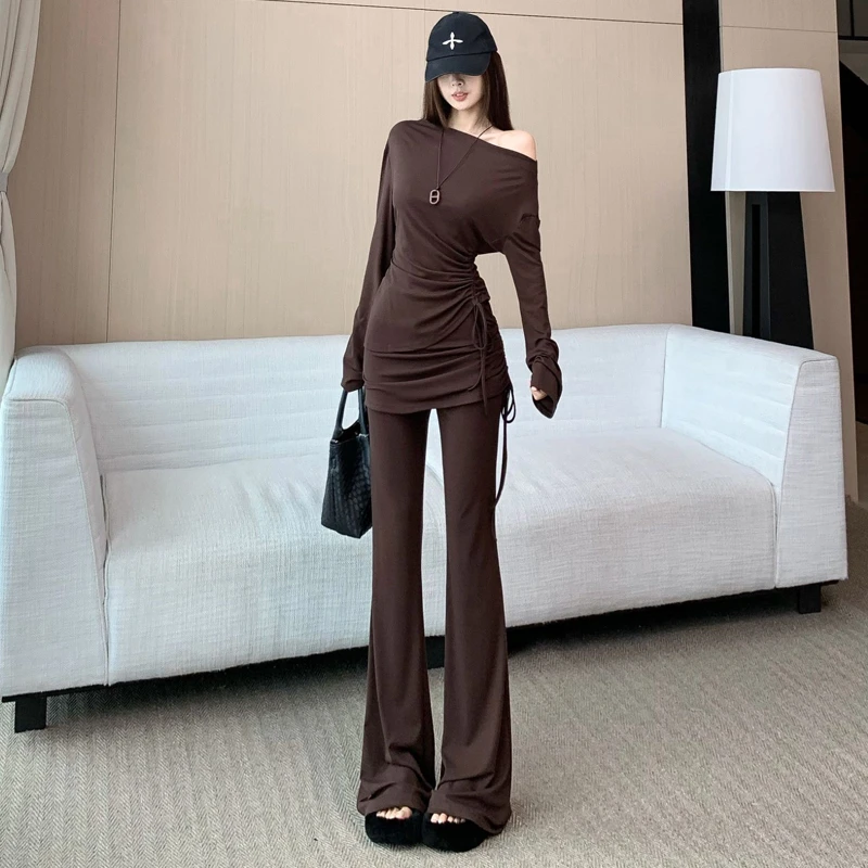 辣妹时尚休闲套装女早秋一字肩抽褶收腰长袖+假两件屁帘微喇长裤