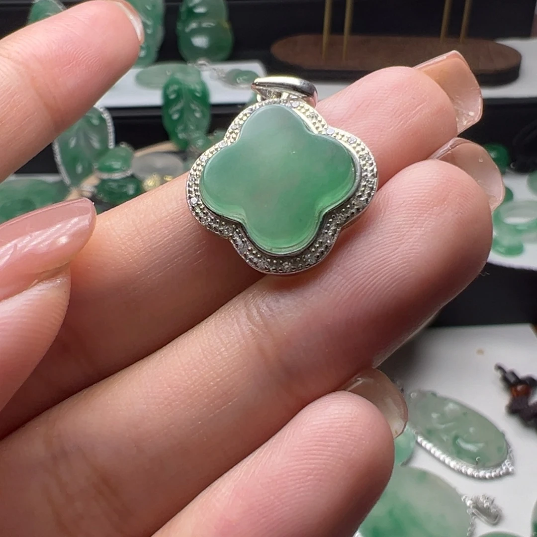 石英质玉（非洲翠）未镶嵌颈饰