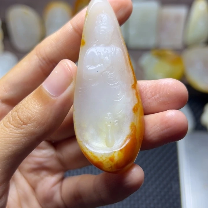 和田玉未镶嵌颈饰