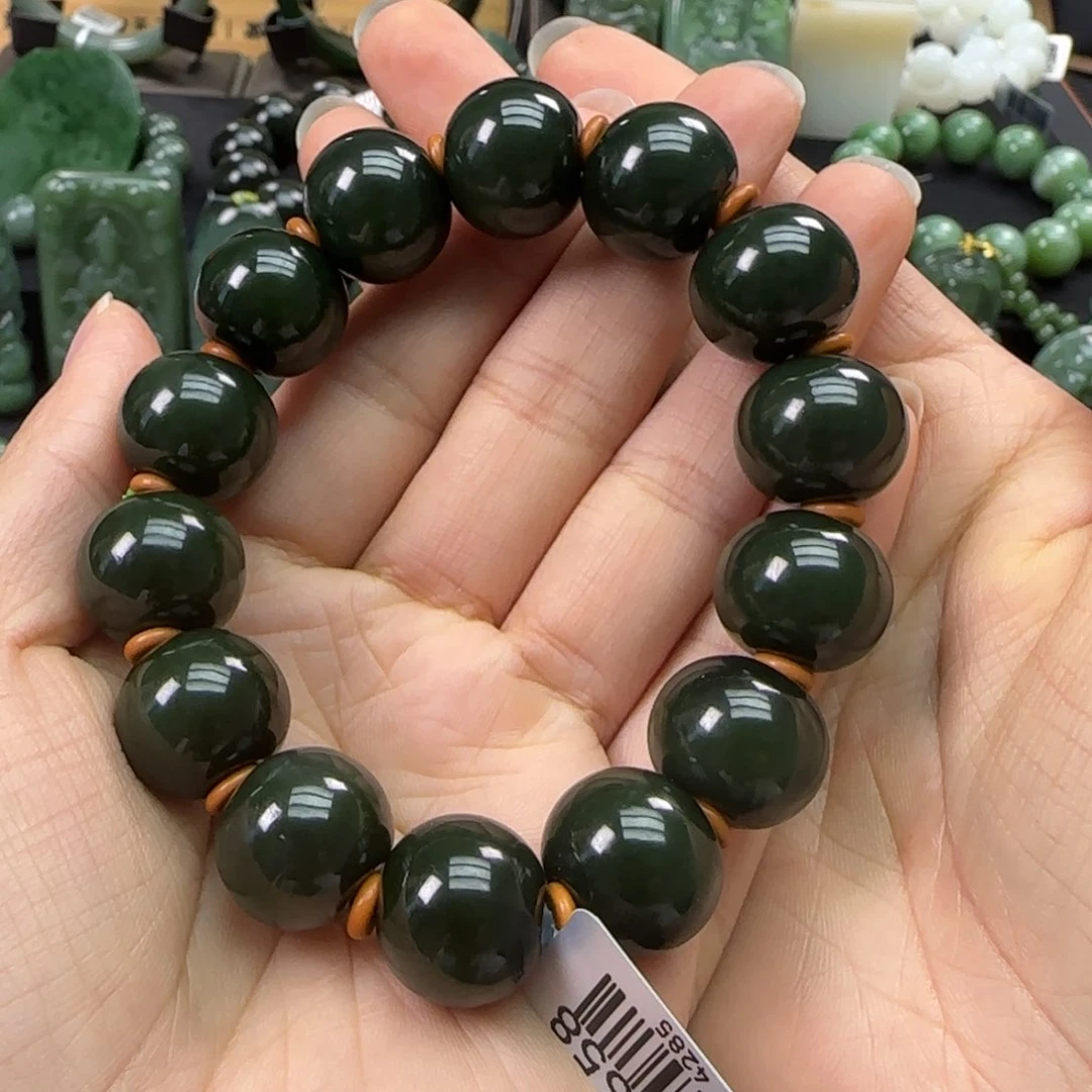 强***笑和田玉未镶嵌珠宝奇石