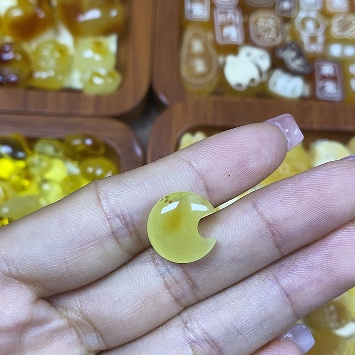 橄榄核吊坠小月亮54