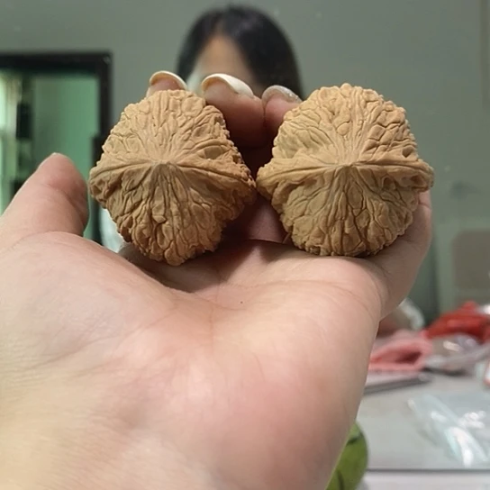 文玩核桃吊坠41绣球有白尖