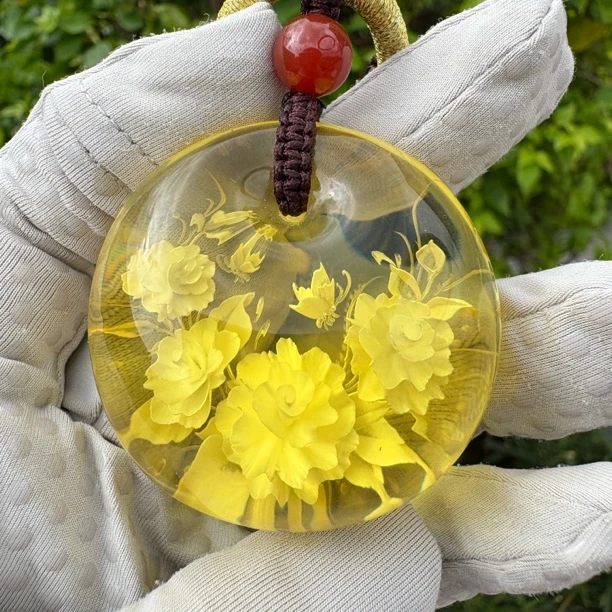 假一赔十 天然琥珀公主扣吊坠 阴雕金珀蝶恋花精美挂件 号66