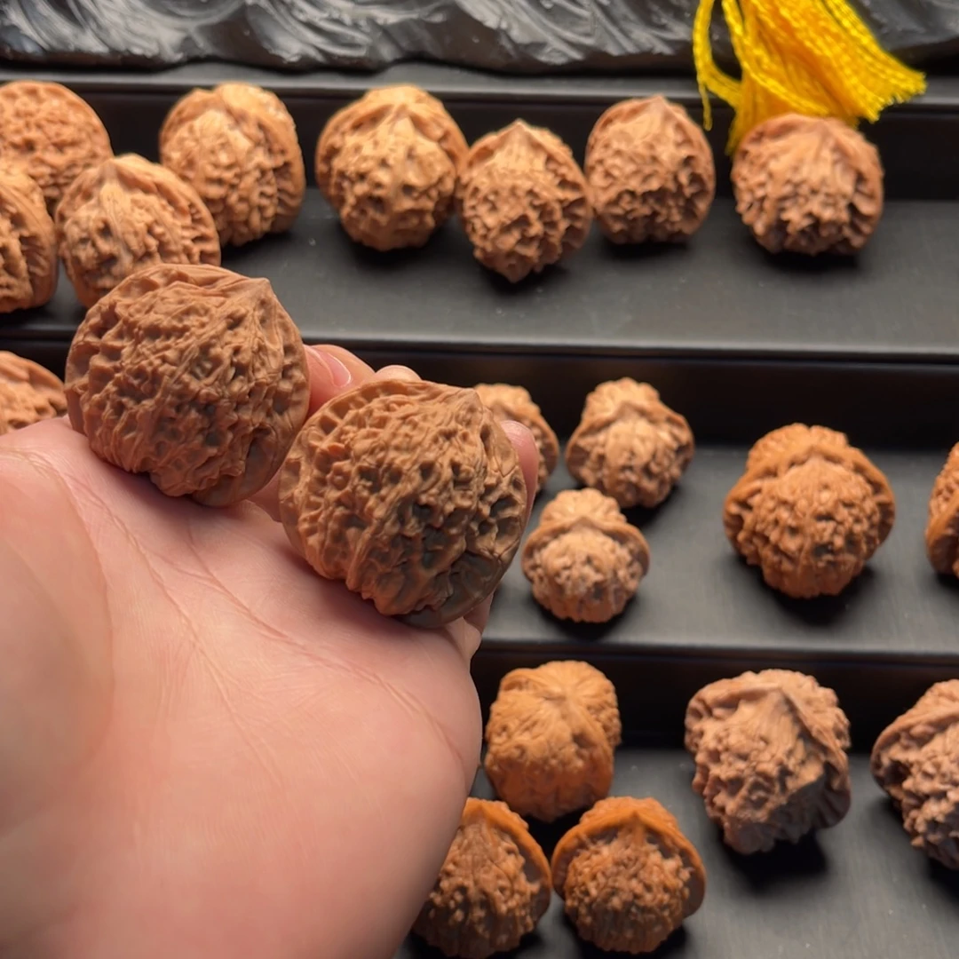 脆***花文玩核桃吊坠龙洞玉