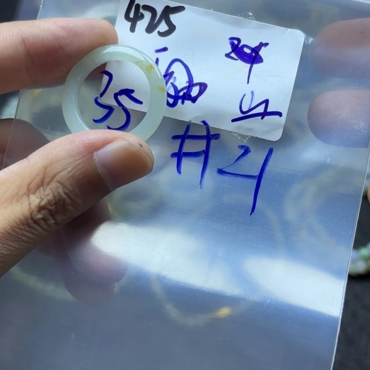 颈饰未镶嵌翡翠戒指