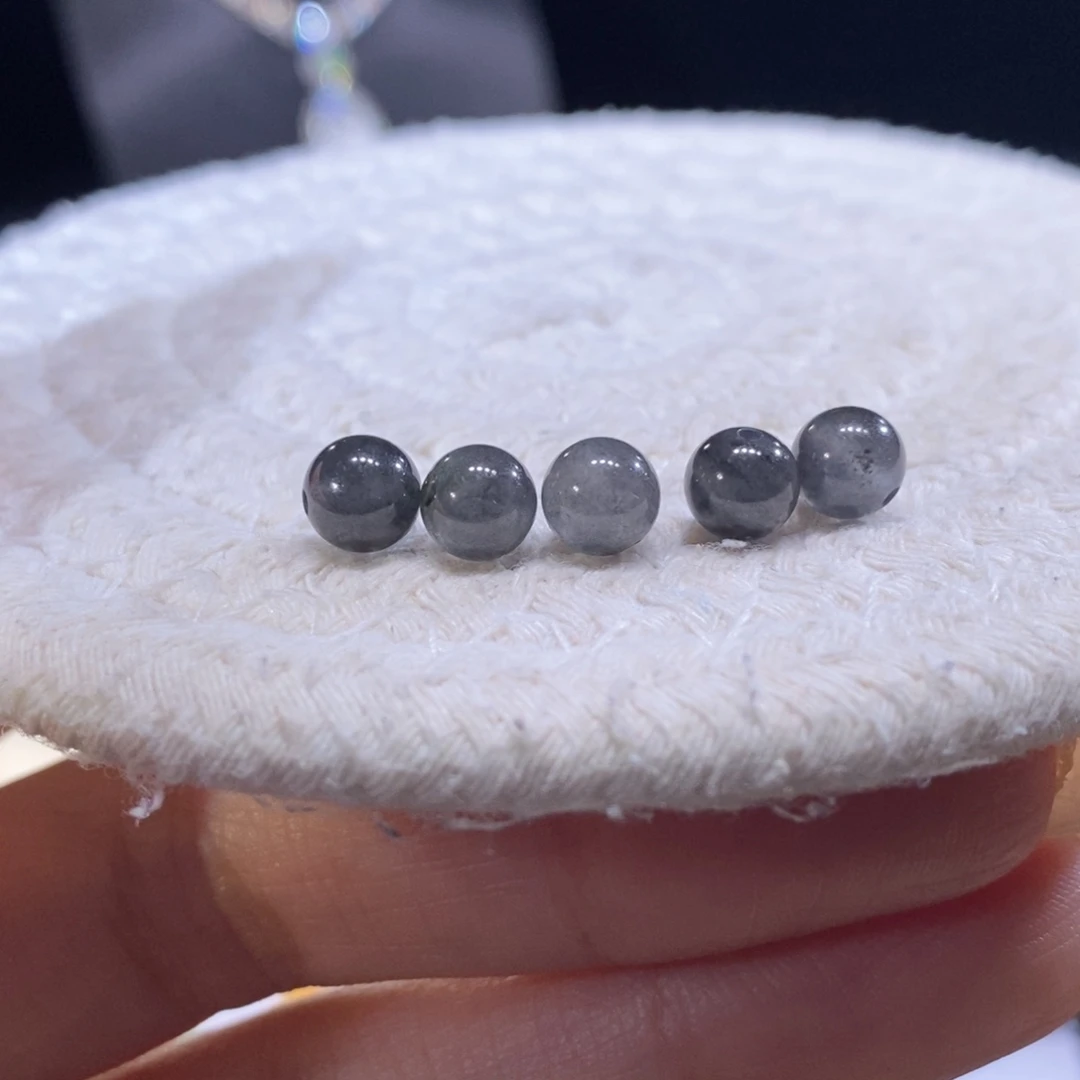 翡翠未镶嵌颈饰翡翠黑冰小珠多样性发一