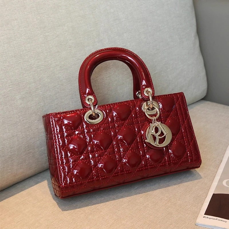 香港品牌手提戴妃包2026新款气质菱格斜挎包洋气百搭单肩真皮女包