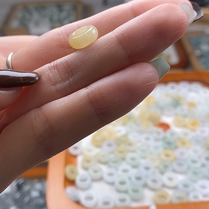 翡翠颈饰未镶嵌华****）甜甜圈