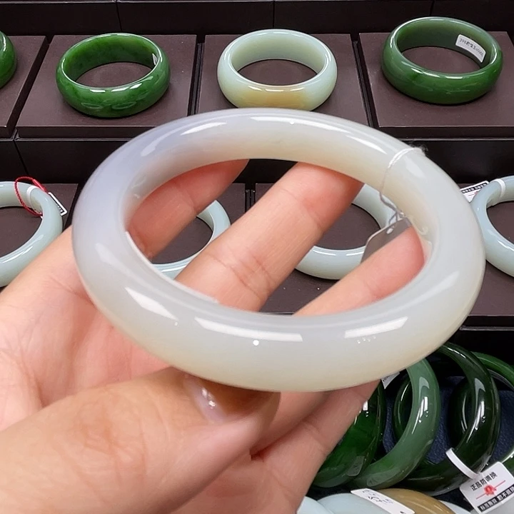 和田玉未镶嵌手镯