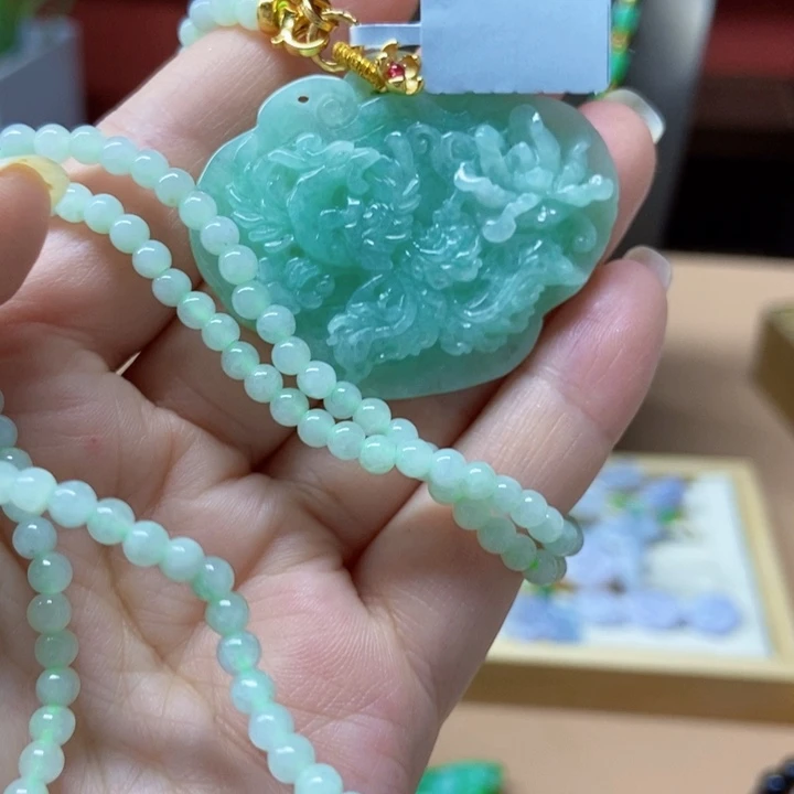 翡翠未镶嵌颈饰吊坠