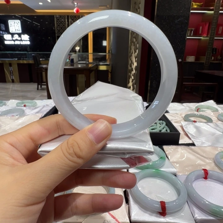 翡翠未镶嵌手镯白月光65