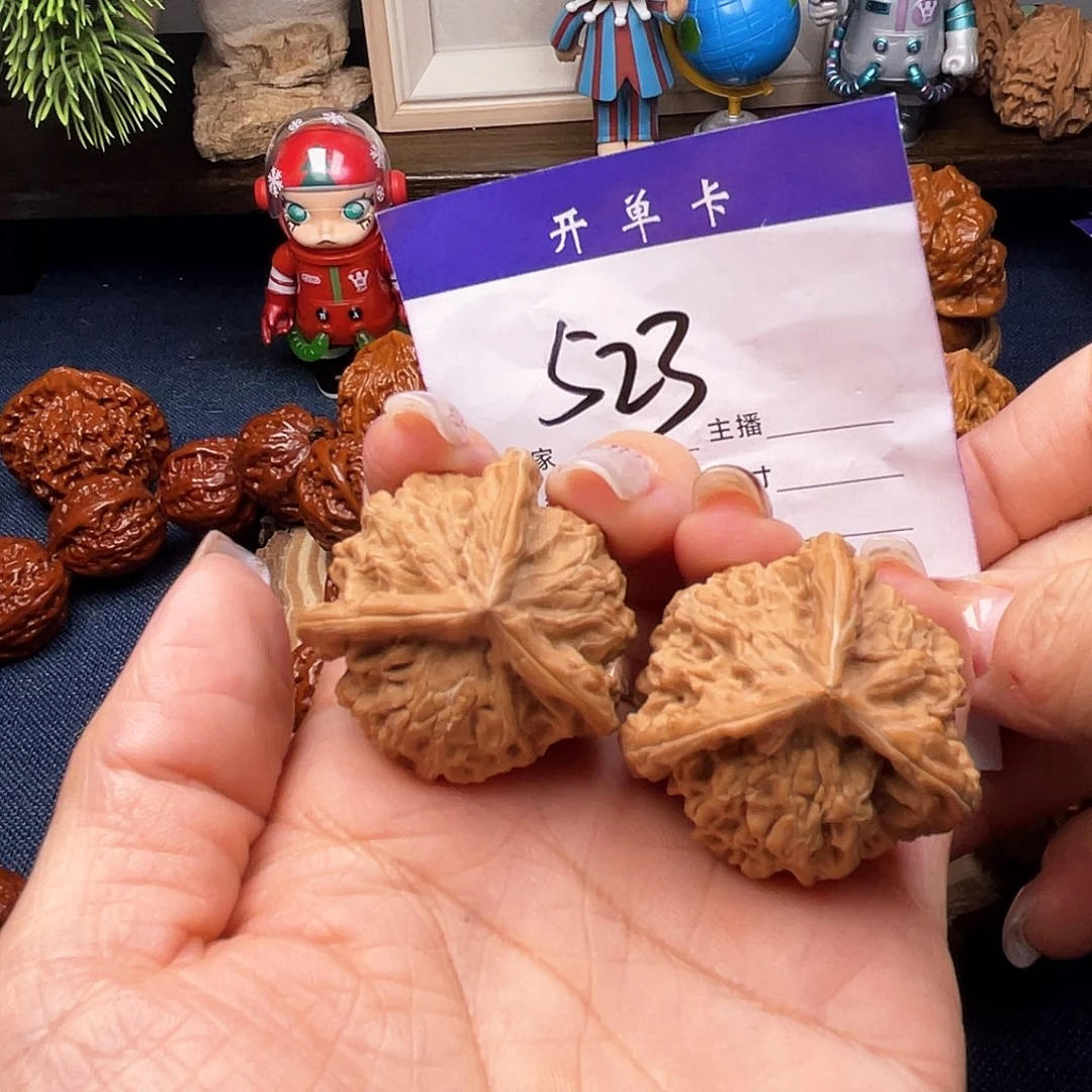 文玩核桃吊坠盘山三棱37