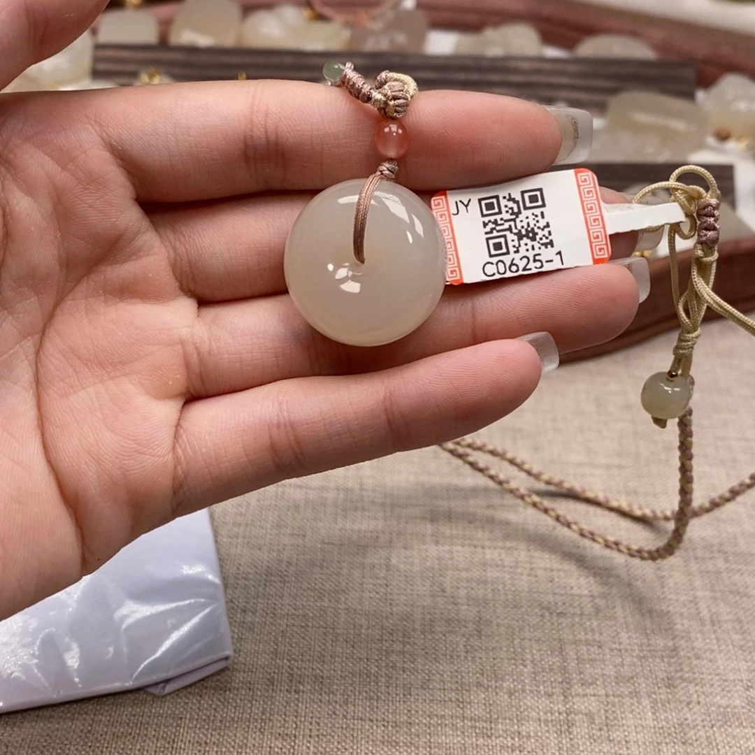 颈饰未镶嵌和田玉平安扣