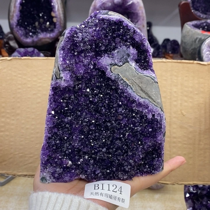 未镶嵌水晶大型摆件（非配饰）