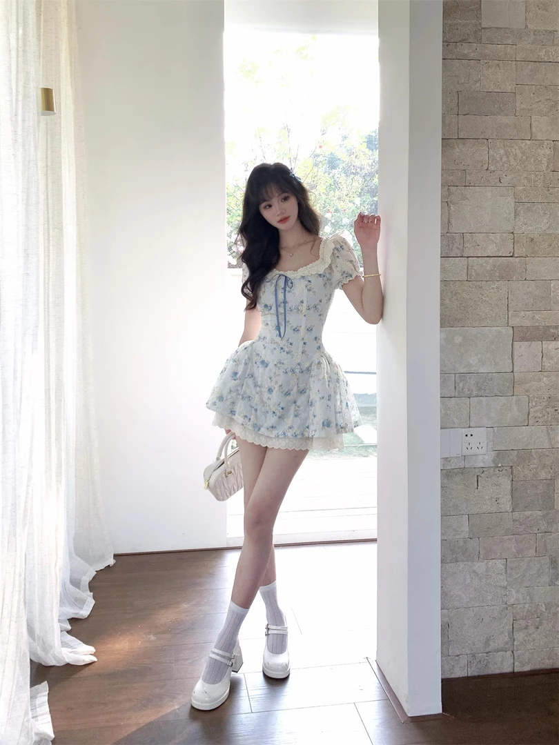 韩系甜美泡泡袖方领蓝色碎花连衣裙女夏季收腰显瘦公主蓬蓬短裙子