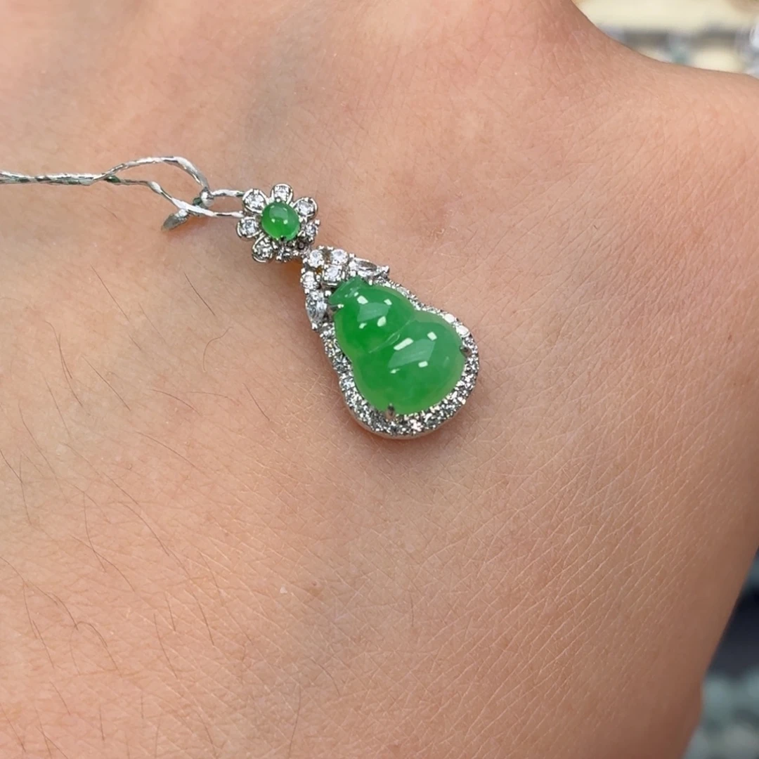 翡翠18K金镶嵌颈饰