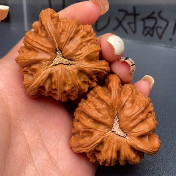 用***6文玩核桃吊坠白狮子