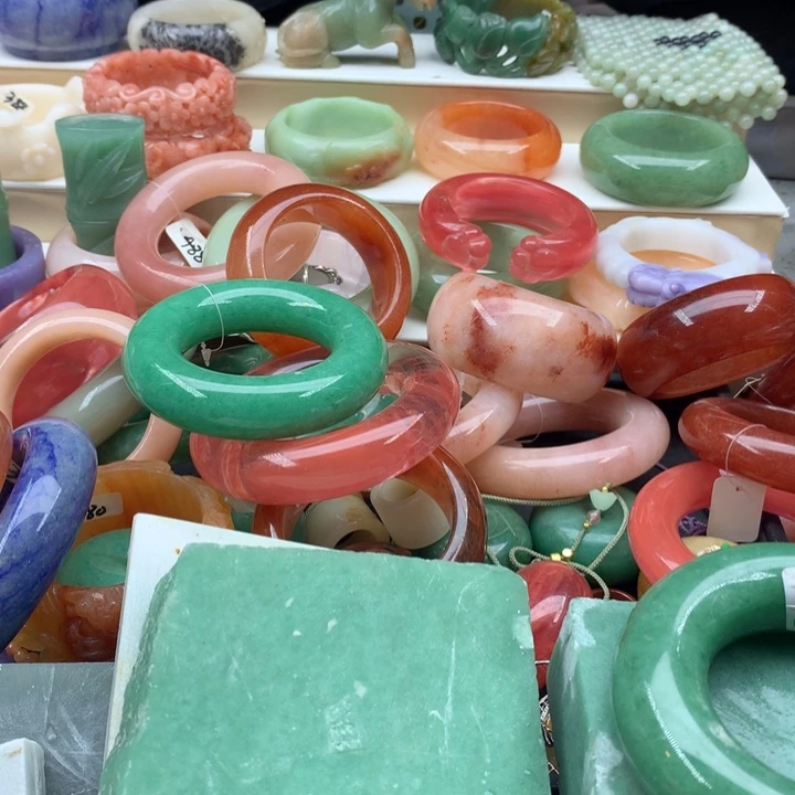 贵***涵石英岩玉未镶嵌13468975444