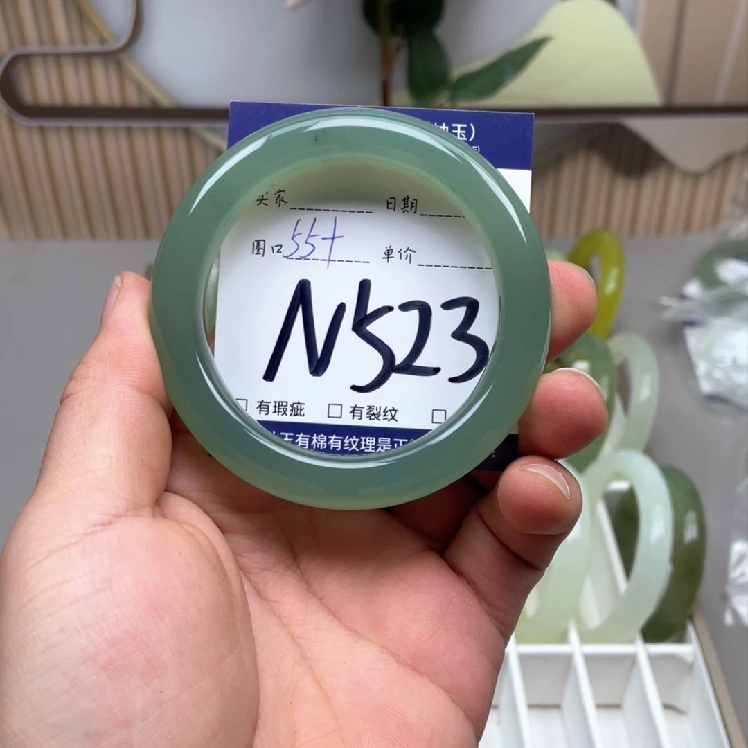 岫玉手镯手镯未镶嵌