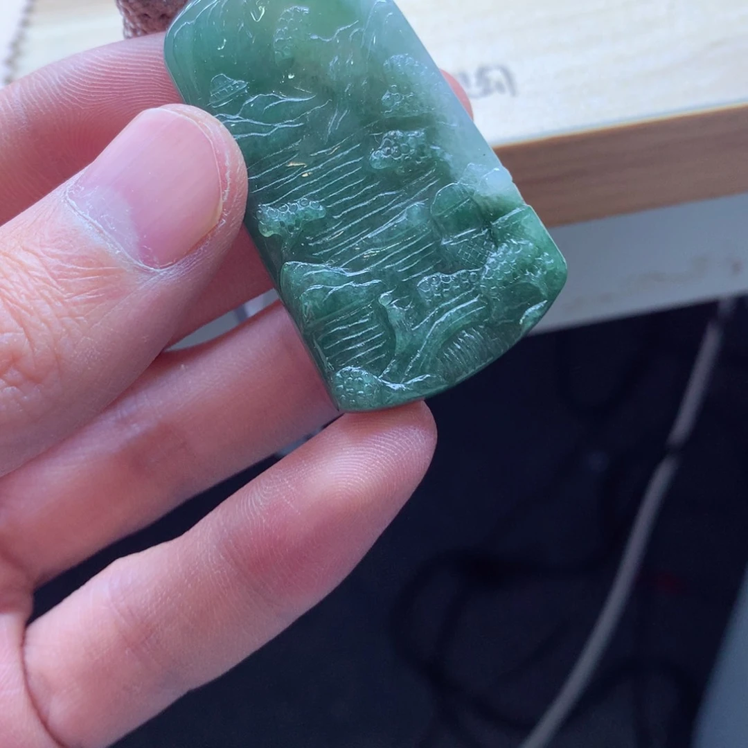 翡翠颈饰未镶嵌吊坠