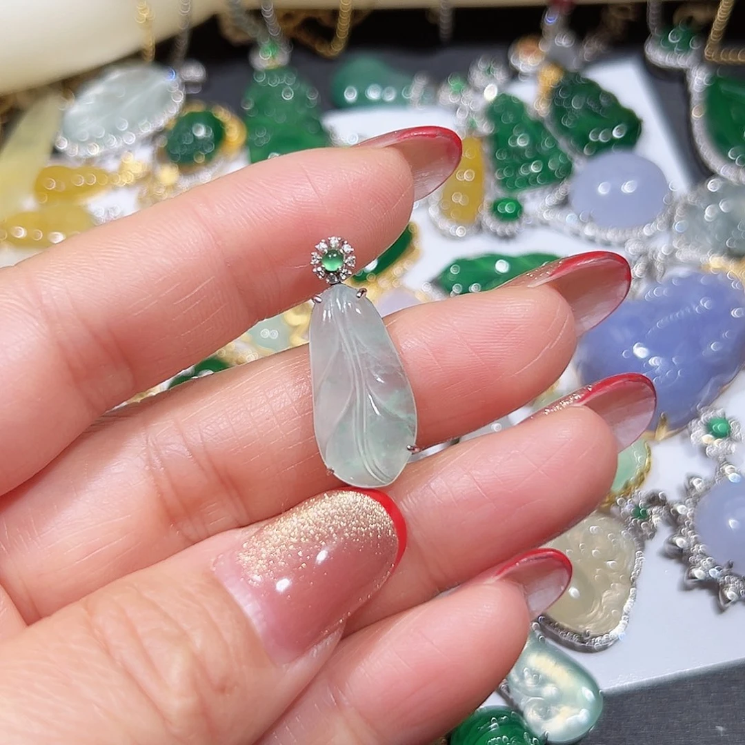 翡翠吊坠(不含链)18K金镶嵌