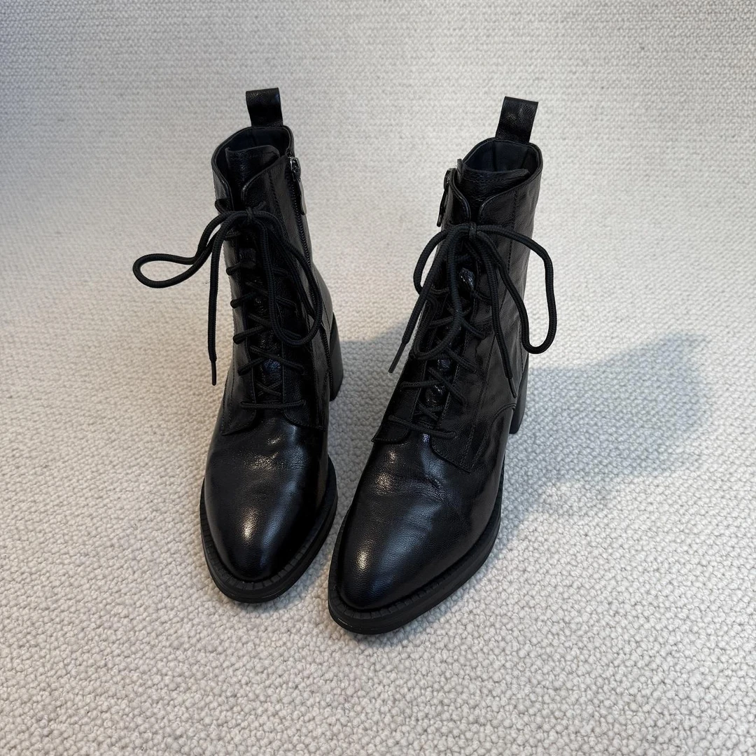 羊皮版~英伦风尖头系带马丁靴粗跟短靴百搭机车高跟靴2025年秋冬