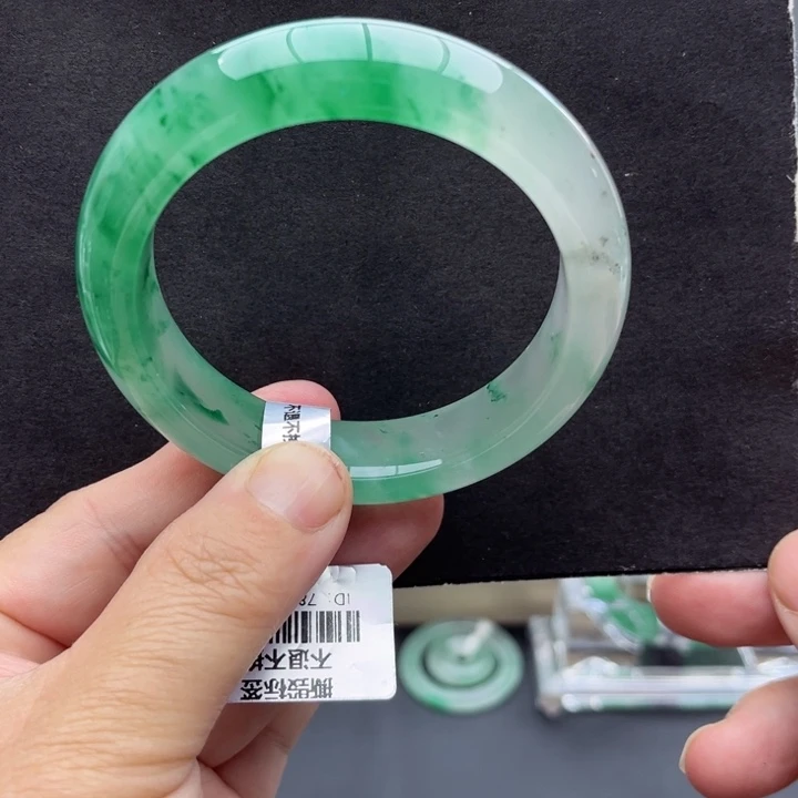 石英质玉未镶嵌手镯56