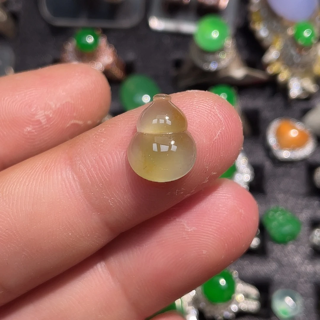 翡翠配石冰黄翡葫芦