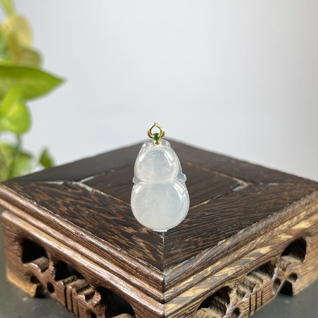 JTA28-23  天然缅甸A货翡翠  18K扣葫芦