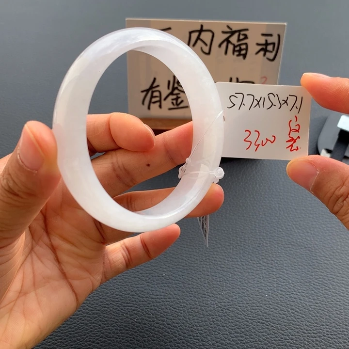 翡翠手镯未镶嵌翡翠手镯